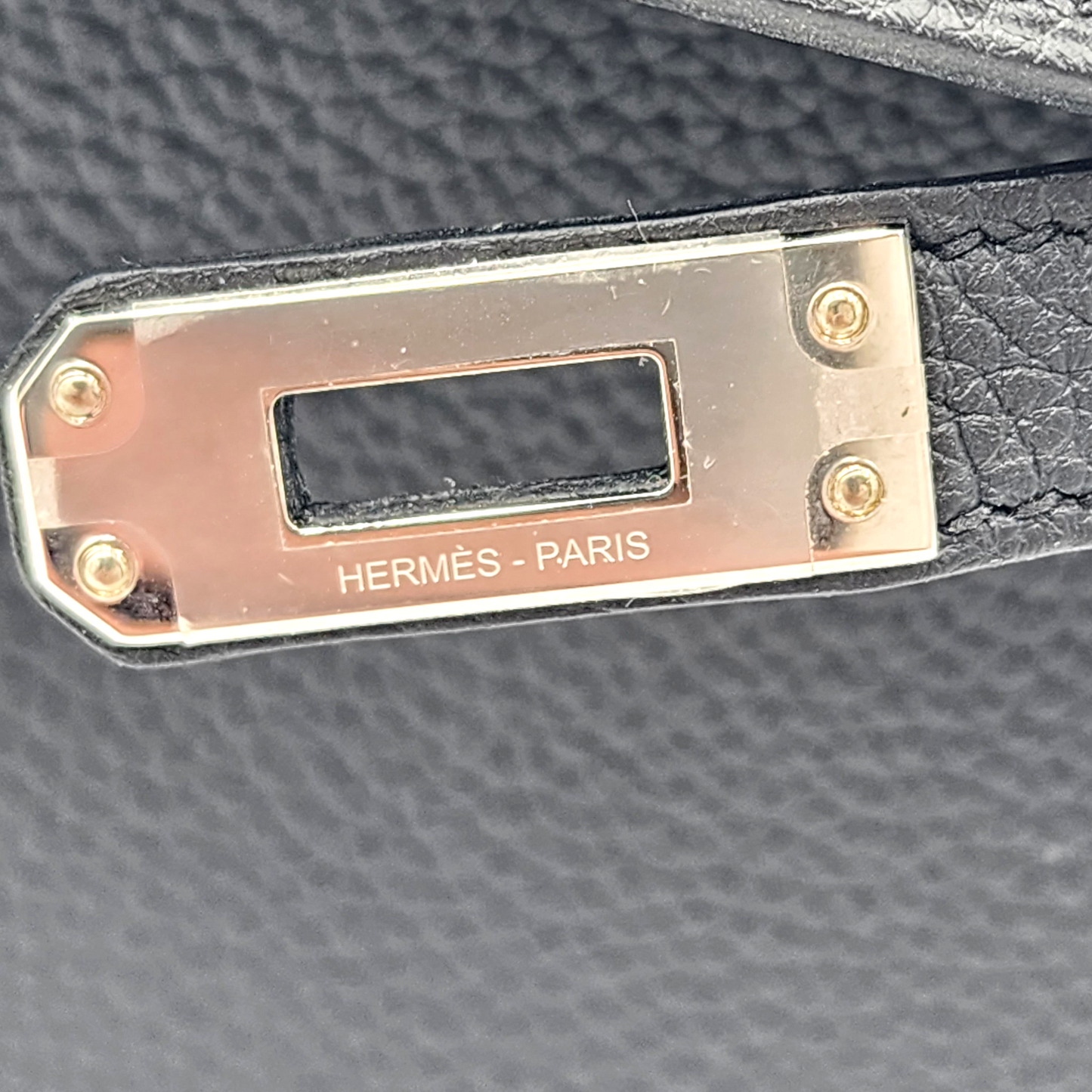 Hermès Kelly 25 in Togo Noir PHW
