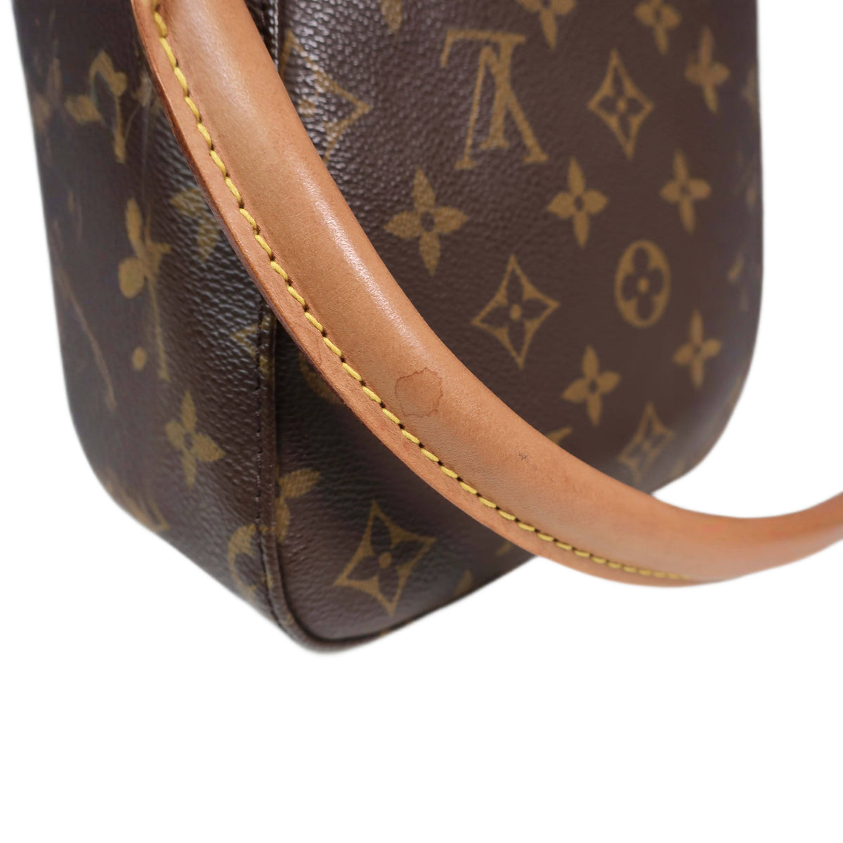 LOUIS VUITTON Shoulder Bag