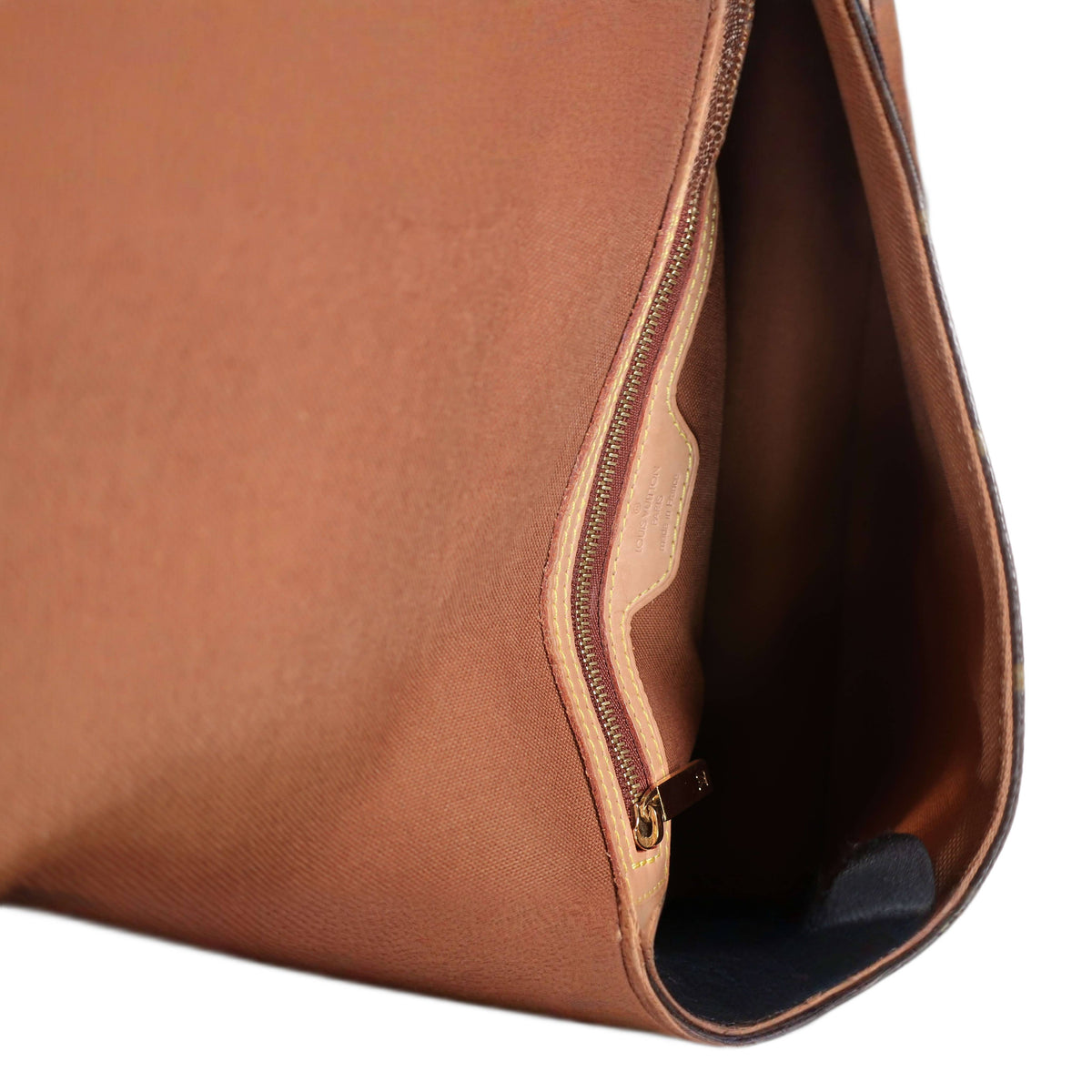 LOUIS VUITTON Shoulder Bag
