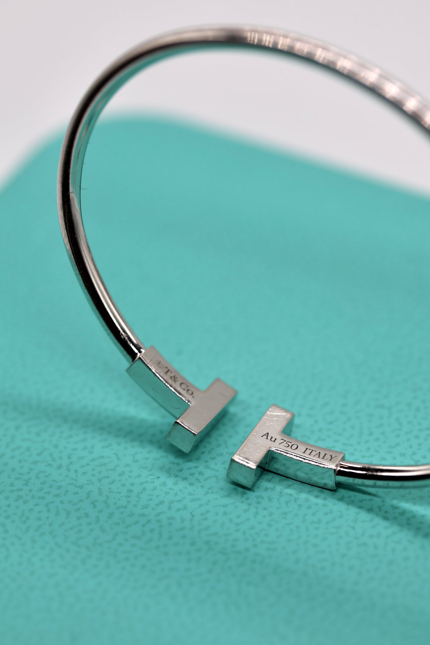 TIFFANY & CO. White Gold Turquoise T Wire Bracelet