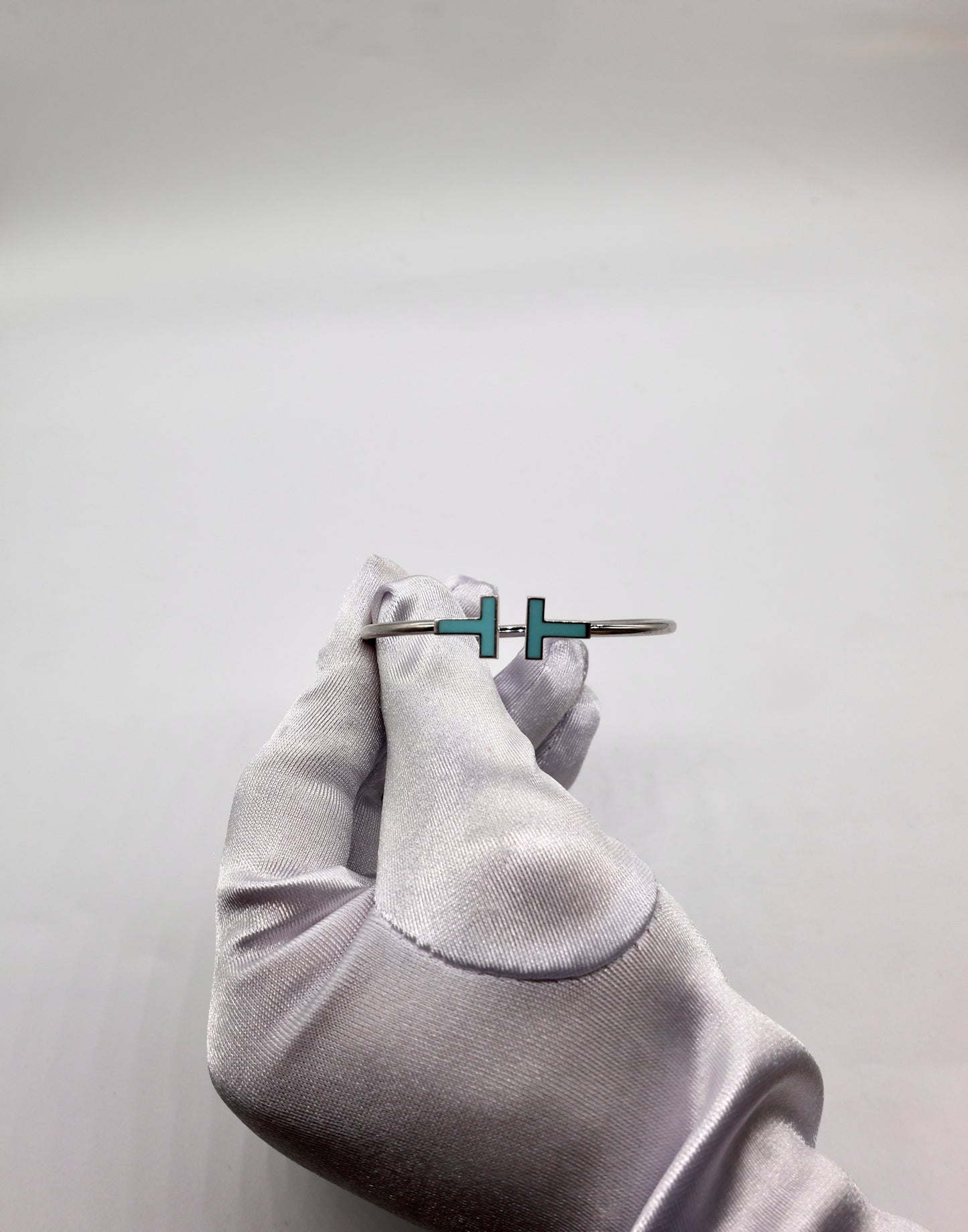 TIFFANY & CO. White Gold Turquoise T Wire Bracelet