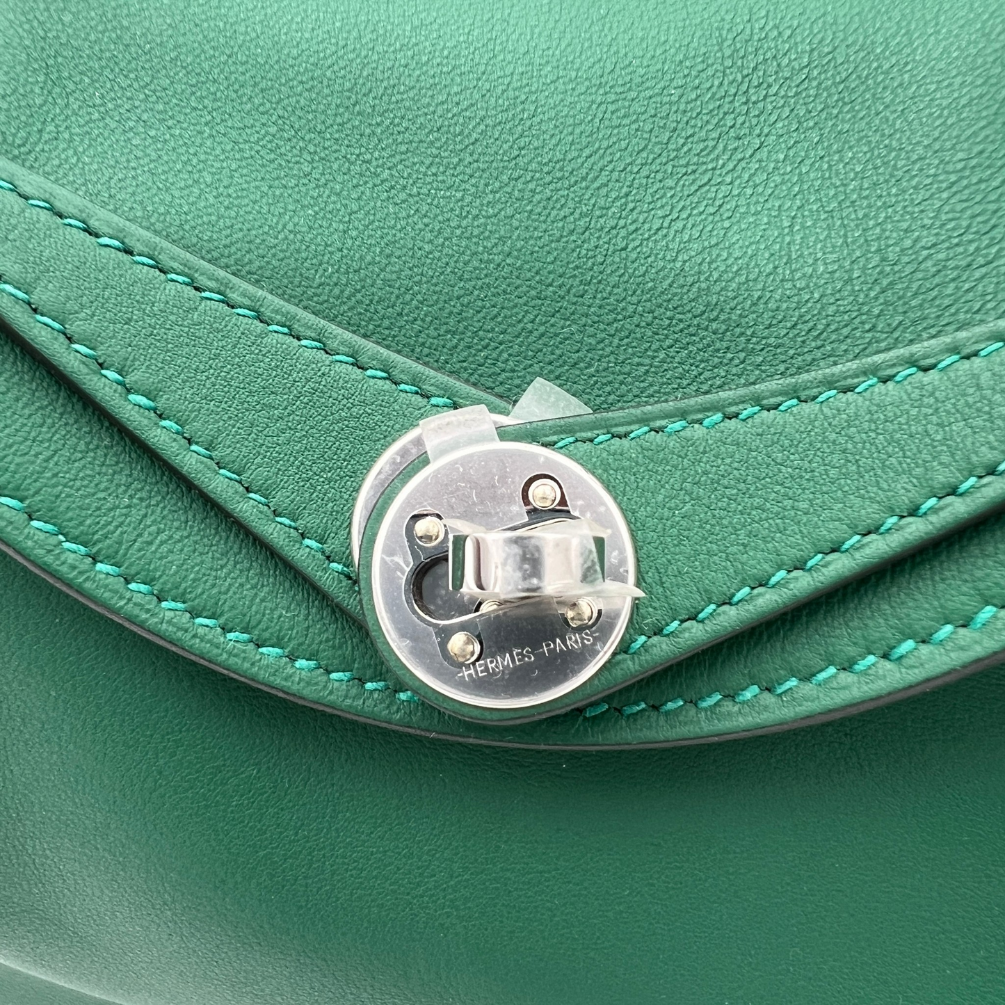 HERMÈS Mini Lindy II 20 Swift Leather Bag Vert Moyen PHW Stamp K (2025)