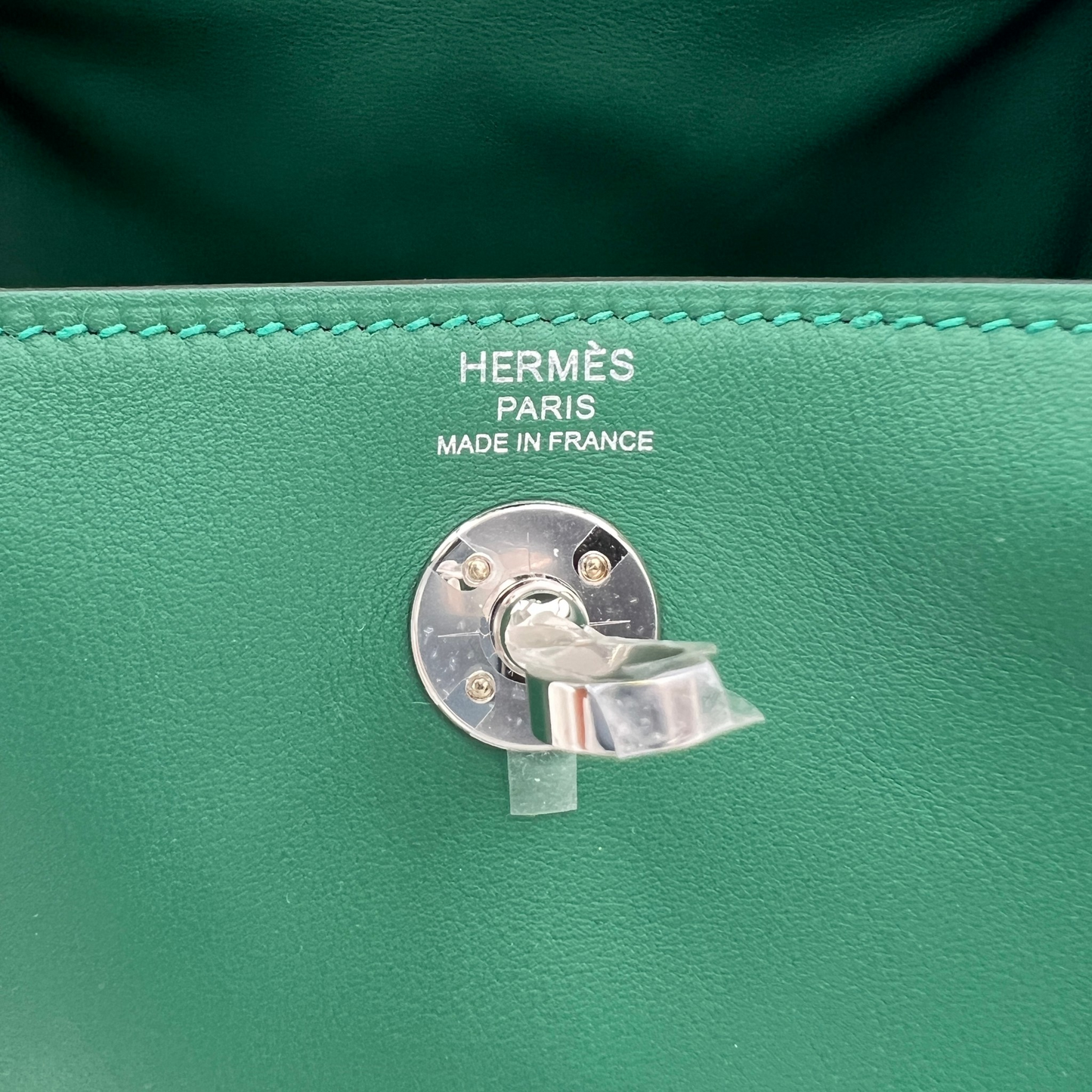 HERMÈS Mini Lindy II 20 Swift Leather Bag Vert Moyen PHW Stamp K (2025)
