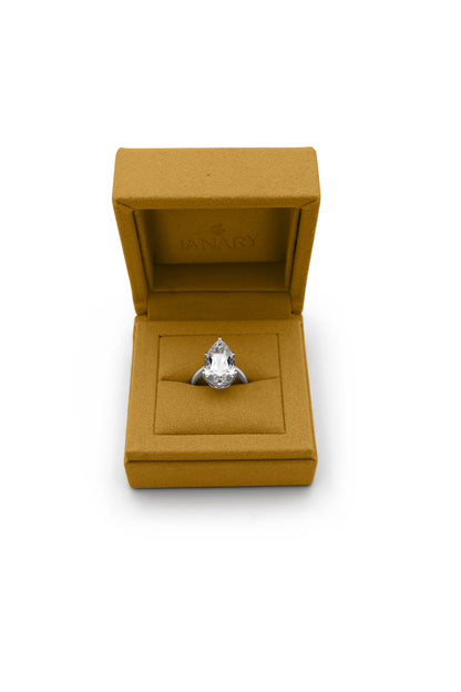Pear-Cut Diamond Ring in 18k Gold