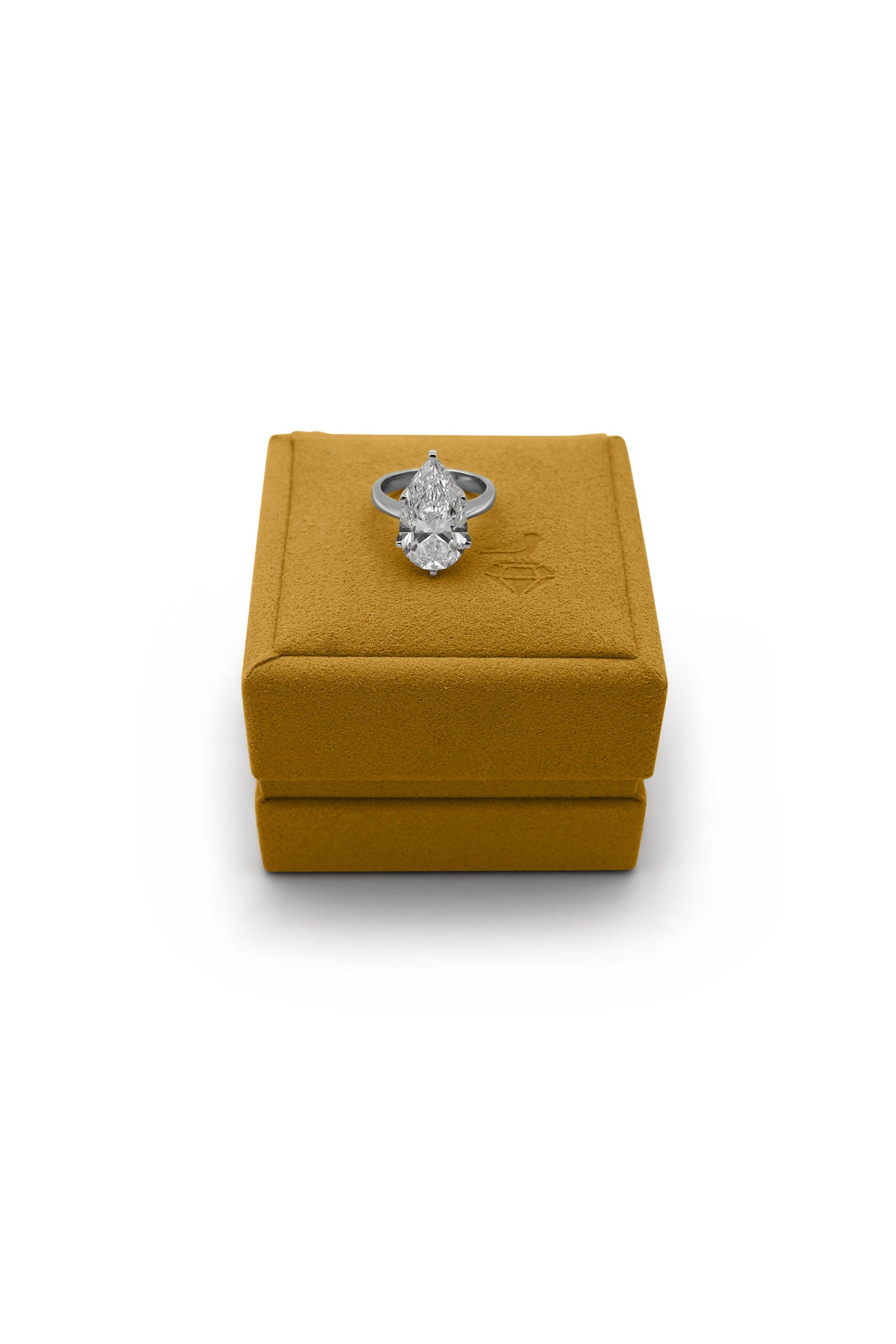 Pear-Cut Diamond Ring in 18k Gold