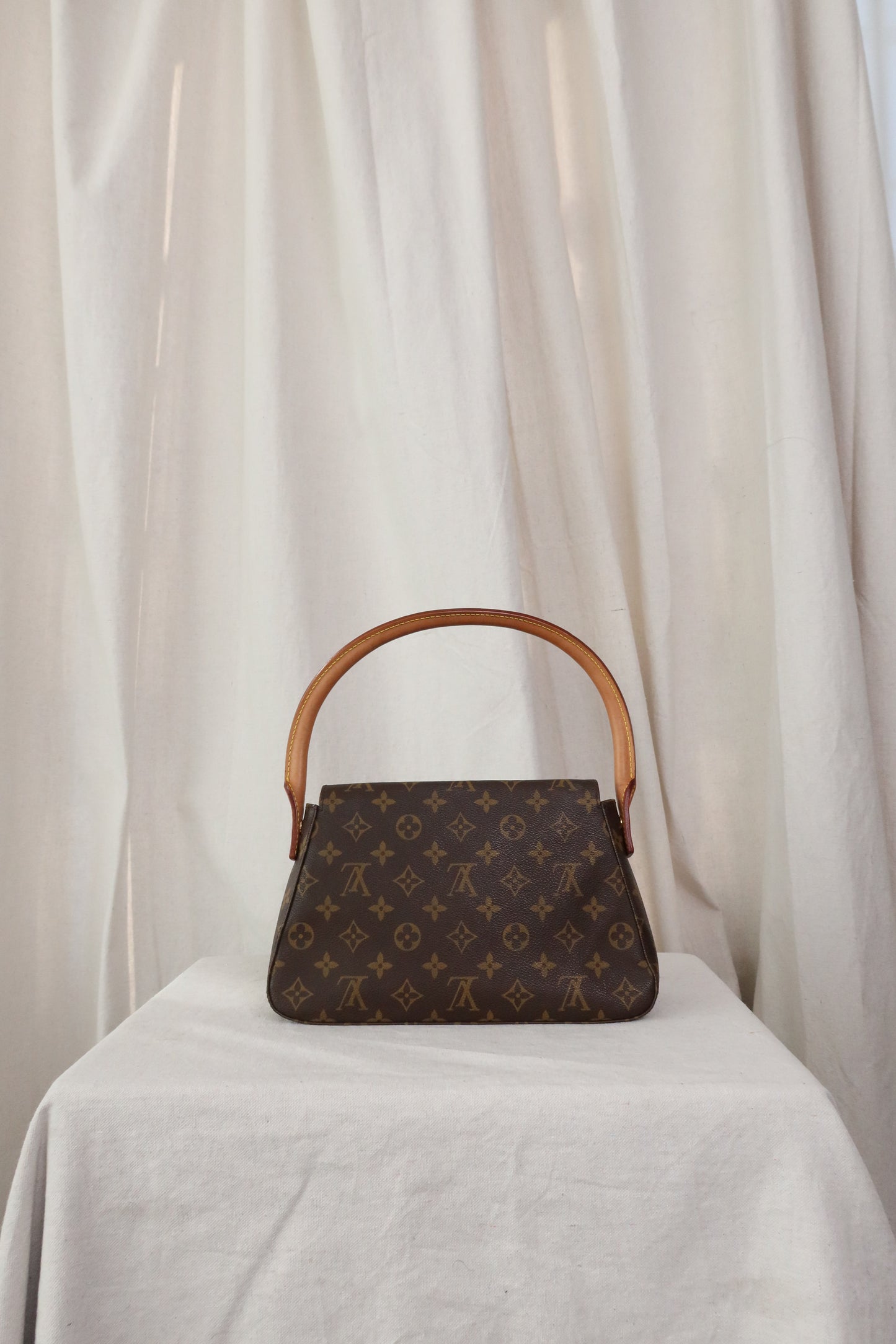 LOUIS VUITTON Shoulder Bag