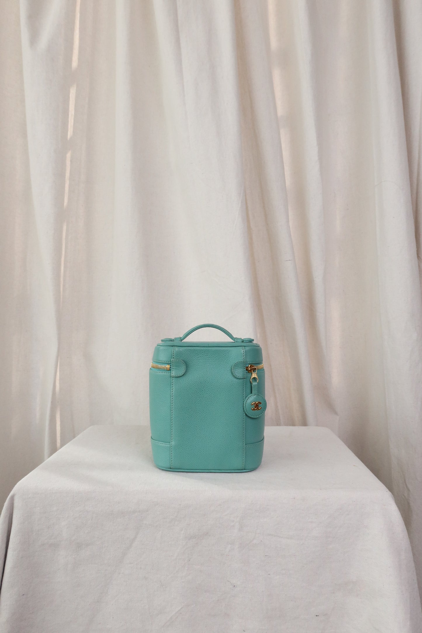 CHANEL Vanity Bag Pouch in Turquoise Blue Green Grained Leather