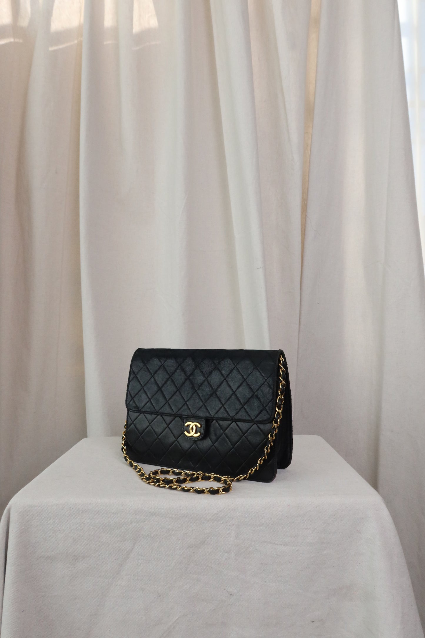 CHANEL Vintage Quilted Matelasse 25 Chain Shoulder Bag