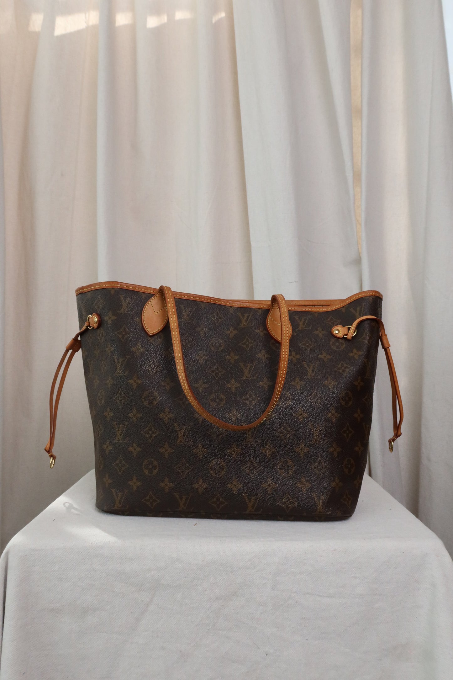 LOUIS VUITTON Monogram Neverfull Tote Bag