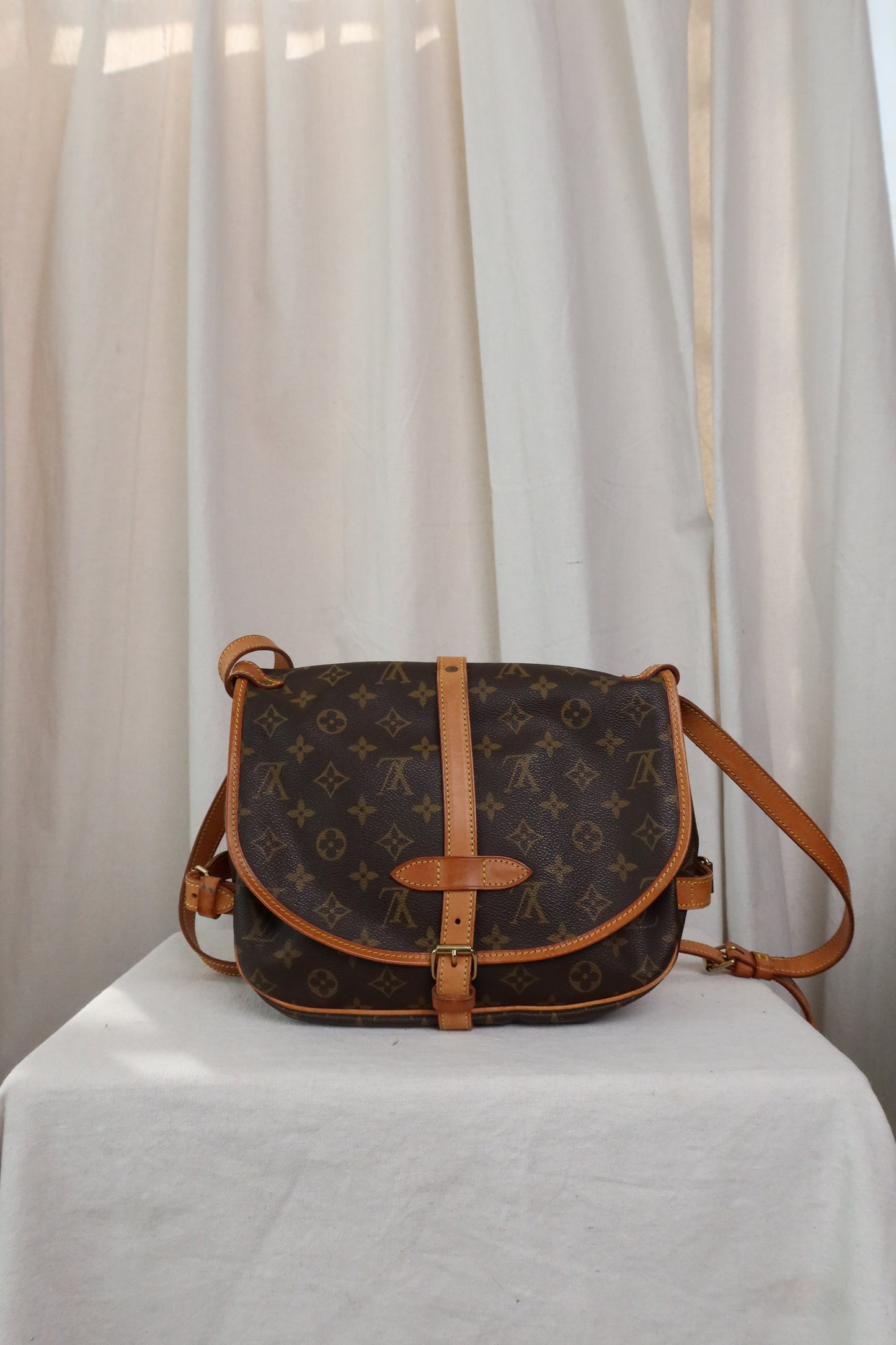 LOUIS VUITTON Monogram Saumur 30 Cross Body Shoulder Bag