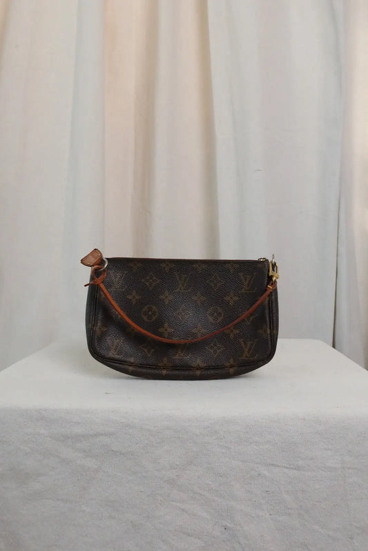 LOUIS VUITTON Monogram Pochette