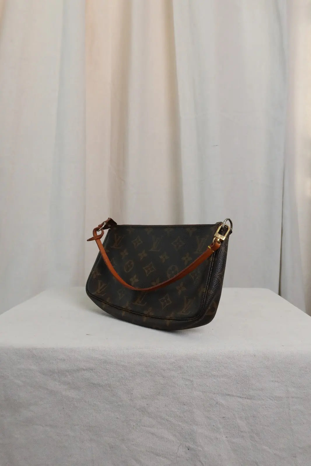 LOUIS VUITTON Monogram Pochette