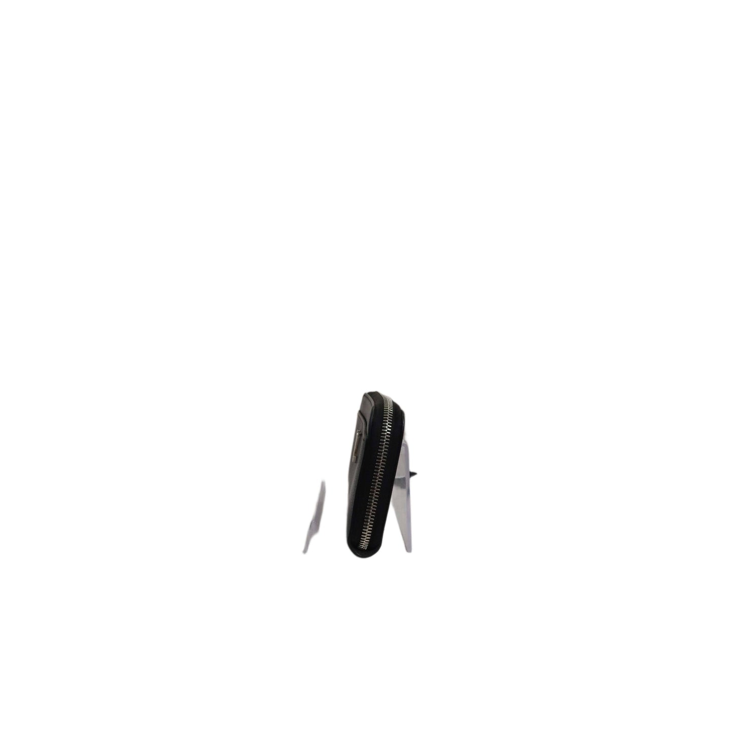 LOUIS VUITTON Zippy Lockme Black