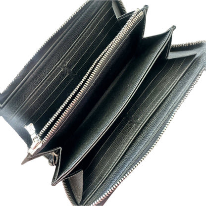 LOUIS VUITTON Zippy Lockme Black