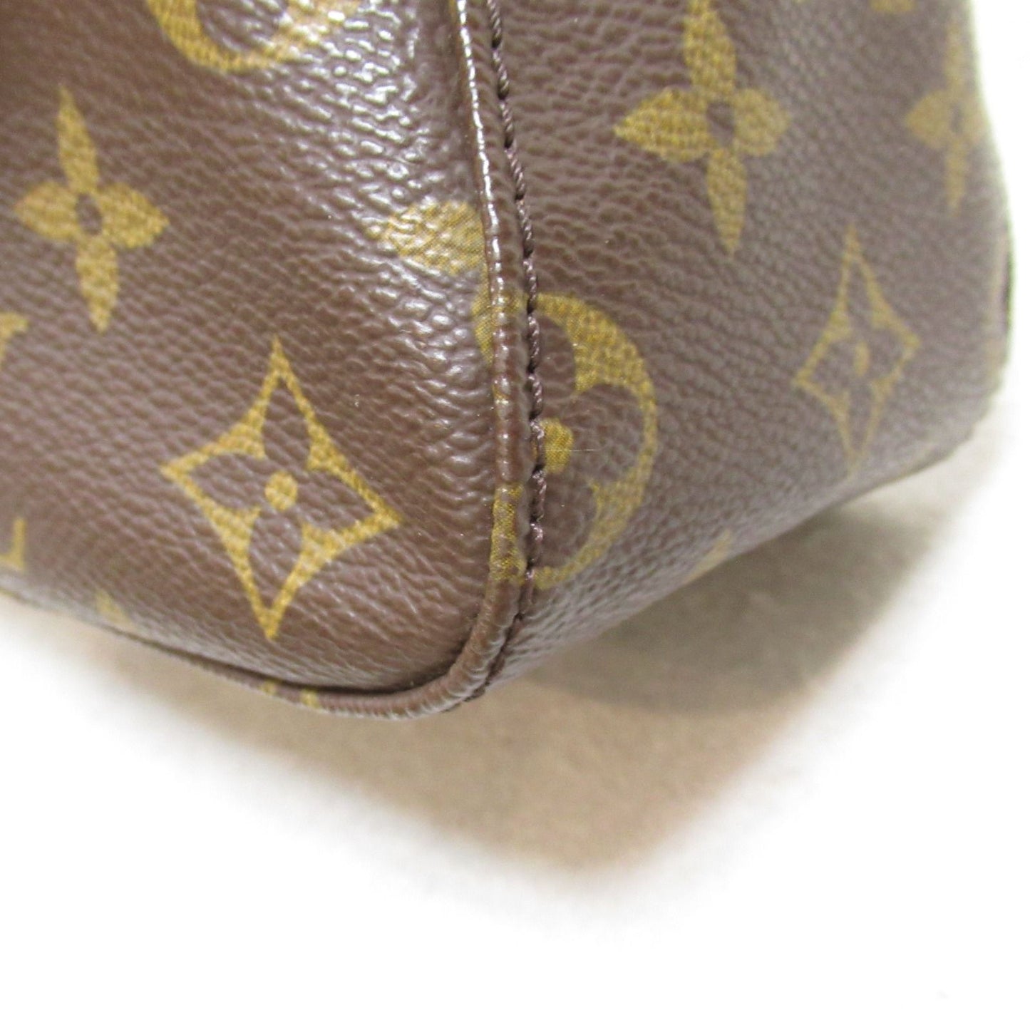 LOUIS VUITTON Shoulder Bag