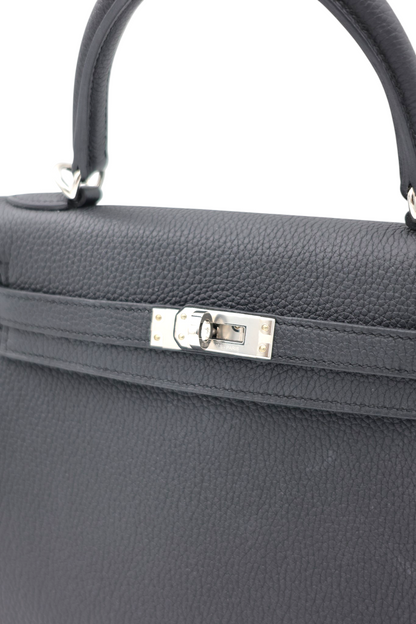 Hermès Kelly 25 in Togo Noir PHW