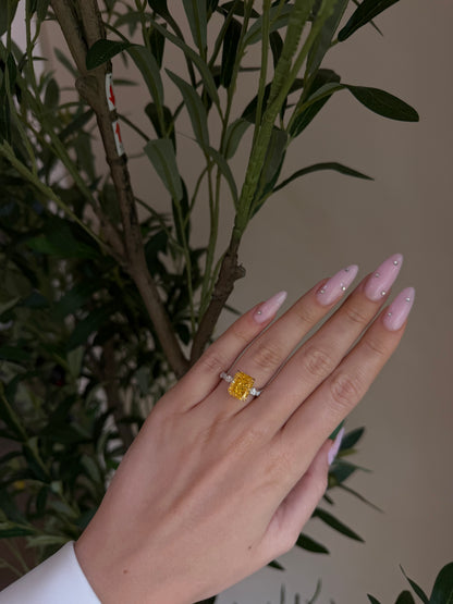 JANARY Radiant 5.21-Carat Fancy Vivid Yellow Lab-Grown Diamond Solitaire Ring in 18K White Gold