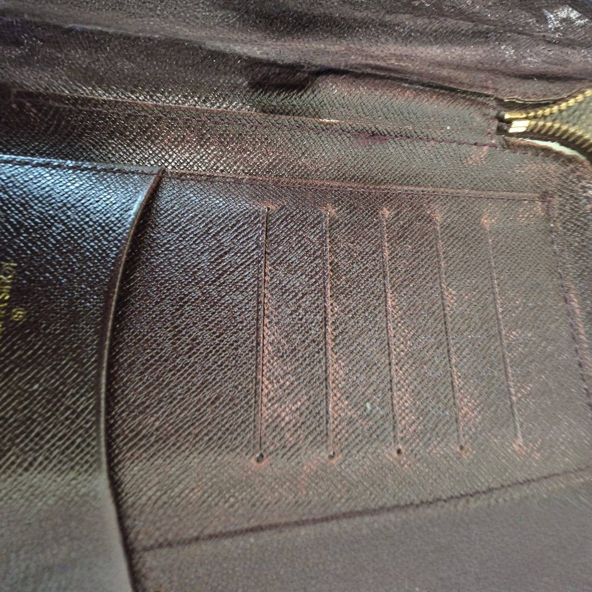 Louis Vuitton Taiga Agenda Geod Roundfassner Long Wallet