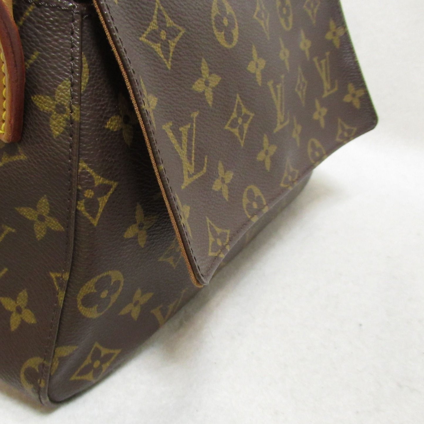 LOUIS VUITTON Shoulder Bag