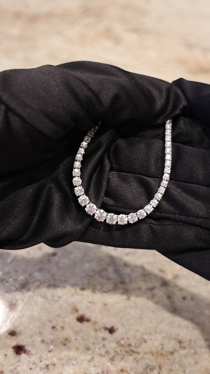 JANARY Round Brilliant 12-Carat Diamond Gradient Tennis Necklace in 18K White Gold