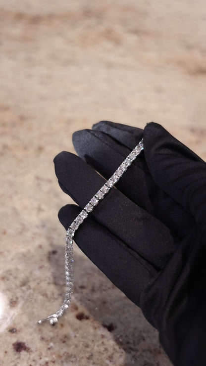 JANARY Round Brilliant 7-Carat Diamond Tennis Bracelet in 18K White Gold