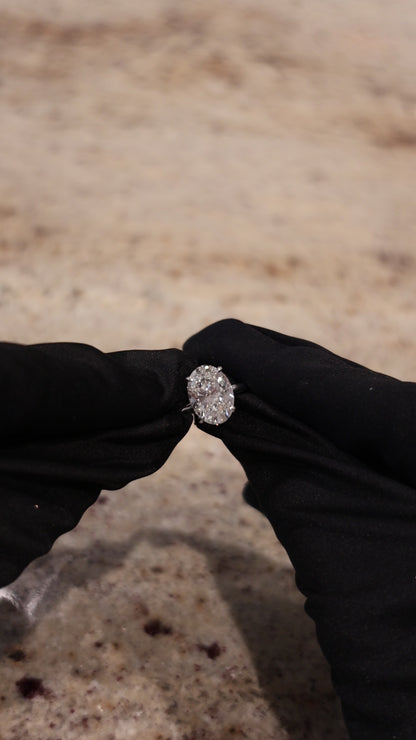 JANARY Oval Cut 5-Carat Diamond Ring in 18K White Gold