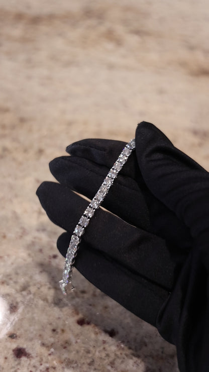 JANARY Round Brilliant 10-Carat Diamond Tennis Bracelet in 18K White Gold