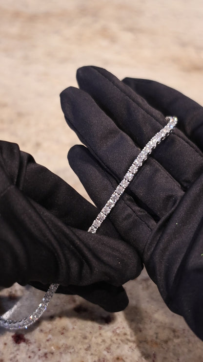 JANARY Round Brilliant 7-Carat Diamond Tennis Bracelet in 18K White Gold