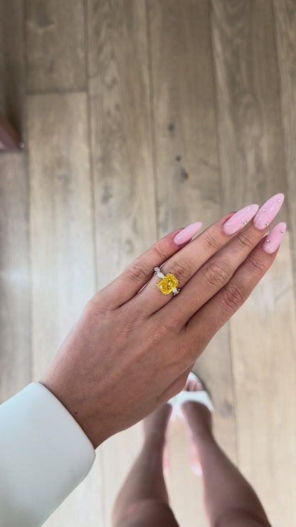 JANARY Radiant 5.21-Carat Fancy Vivid Yellow Lab-Grown Diamond Solitaire Ring in 18K White Gold