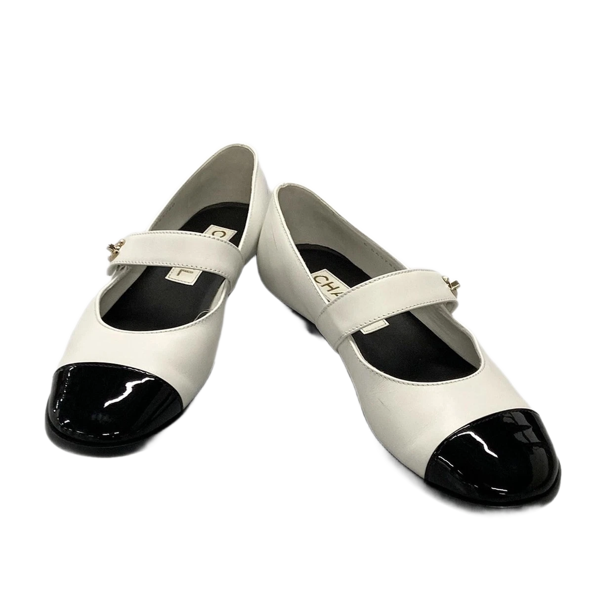 CHANEL White Black Leather Patent Leather Women's Pumps