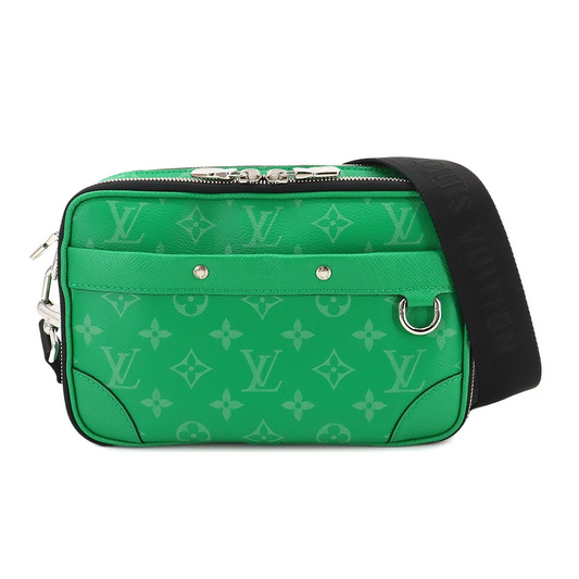 LOUIS VUITTON Taigarama Alpha Messenger Shoulder Bag Vert