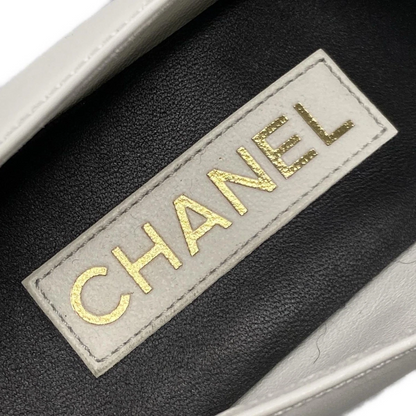 CHANEL White Black Leather Patent Leather Women's Pumps
