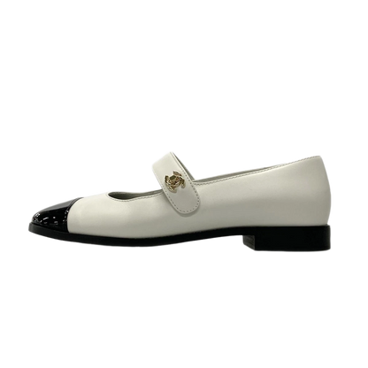 CHANEL White Black Leather Patent Leather Women's Pumps