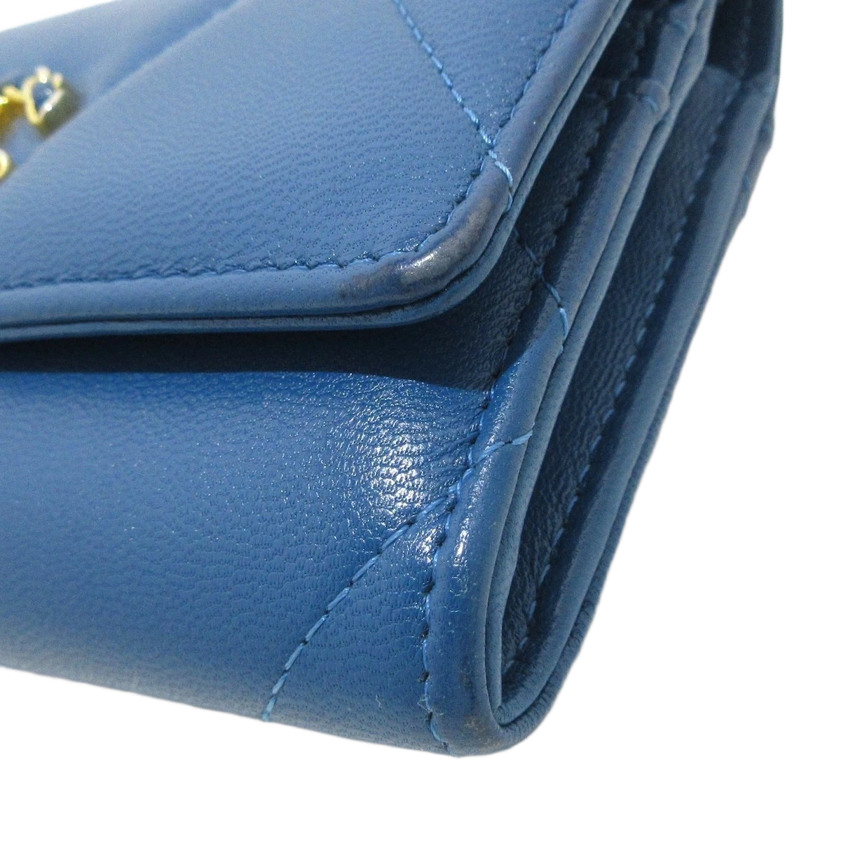 CHANEL CHANEL19 Matelasse Blue Lambskin Wallet