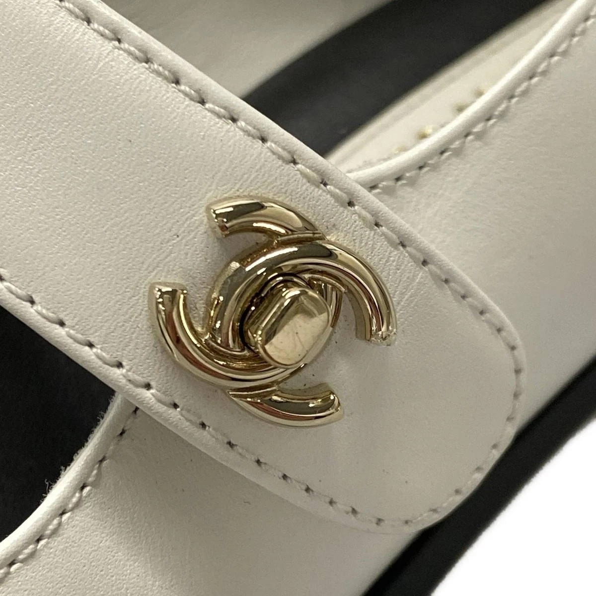CHANEL White Black Leather Patent Leather Women's Pumps