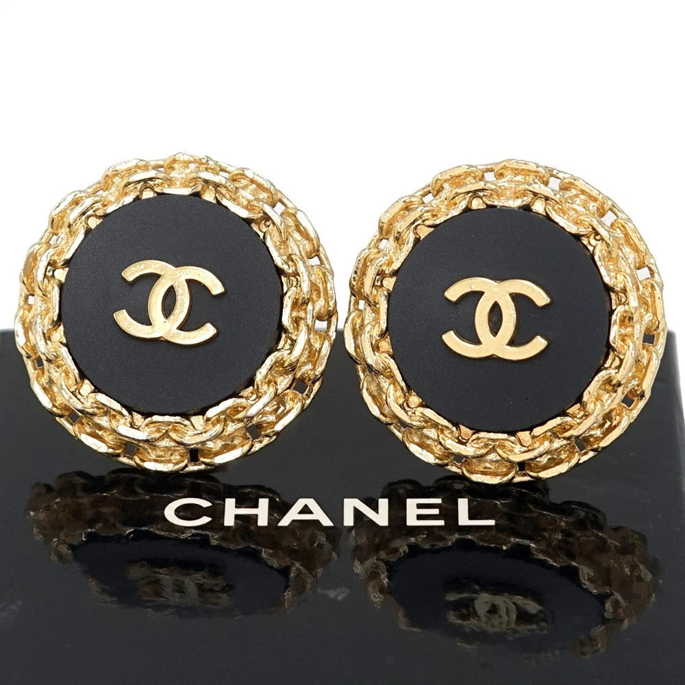 Chanel Vintage CC Round Chain Clip-On Earrings in Gold Tone