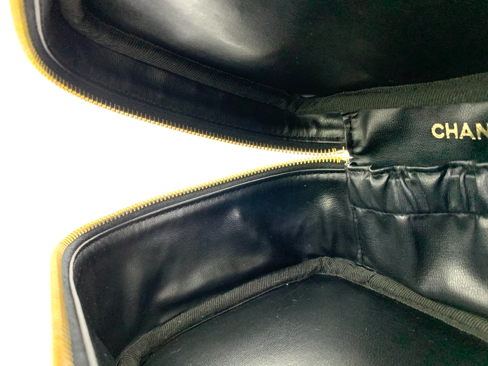 Chanel Matelassé Vanity Bag in Black Leather (Vintage)