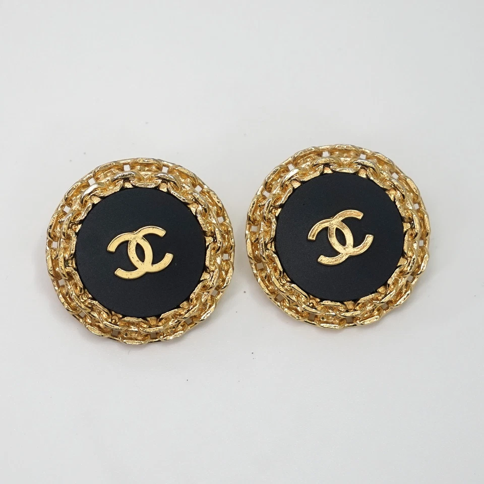 Chanel Vintage CC Round Chain Clip-On Earrings in Gold Tone