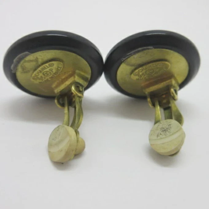 Chanel Vintage CC Logos Round Clip-On Earrings in Gold Tone & Black (95P)