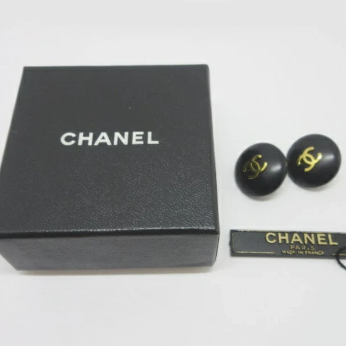 Chanel Vintage CC Logos Round Clip-On Earrings in Gold Tone & Black (95P)
