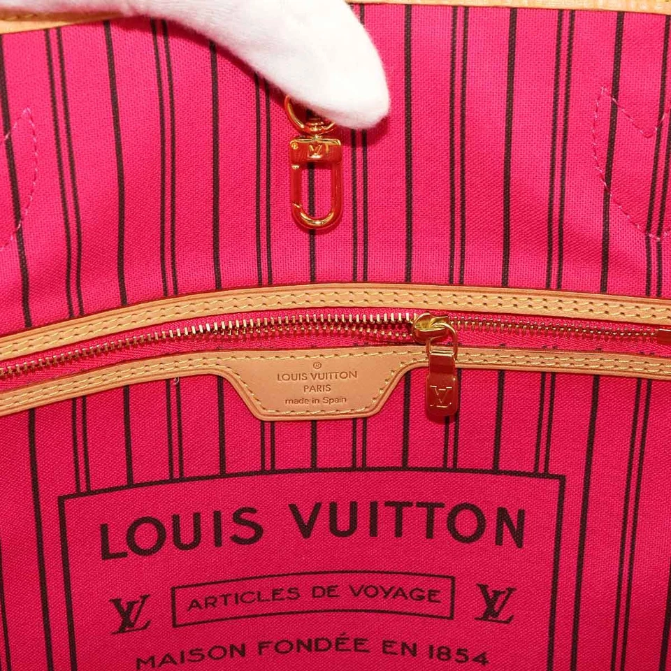 Louis Vuitton Neverfull MM in Monogram Canvas with Fuchsia Interior