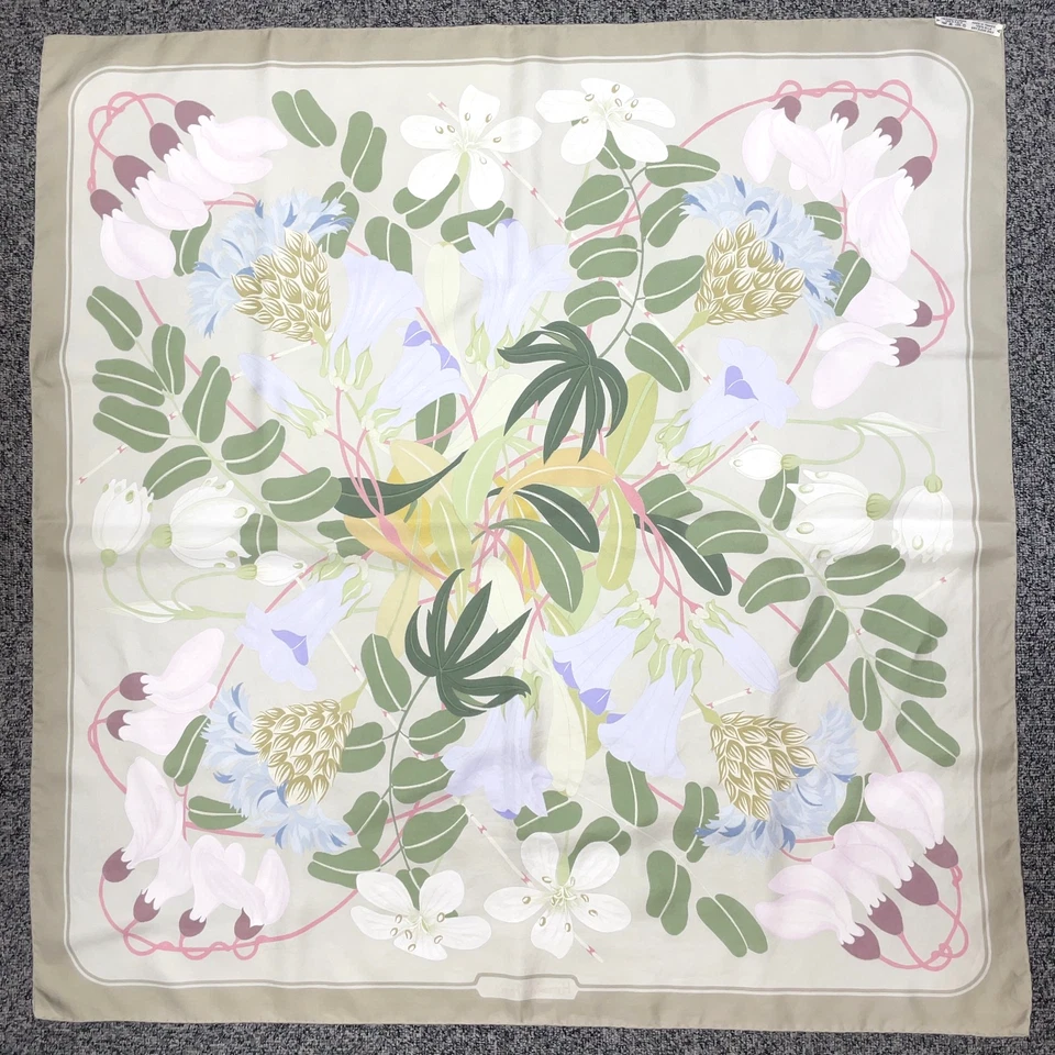 Hermes Carré 90 Flora Graeca Beige x Multicolor Silk Scarf