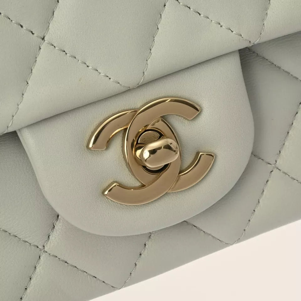 CHANEL Matelasse Chain Shoulder Bag