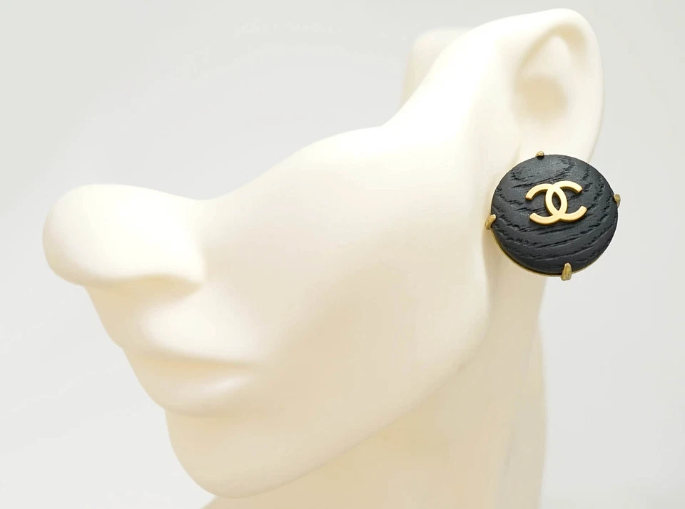 Chanel Vintage CC Logos Round Wood Clip-On Earrings in Gold Tone - 94P Collection