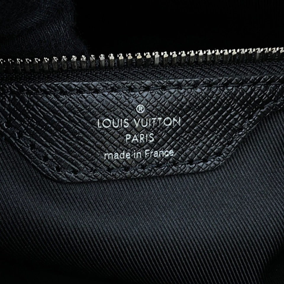 Louis Vuitton Taigarama Keepall Bandoulière 50 in Noir Taiga & Monogram Eclipse