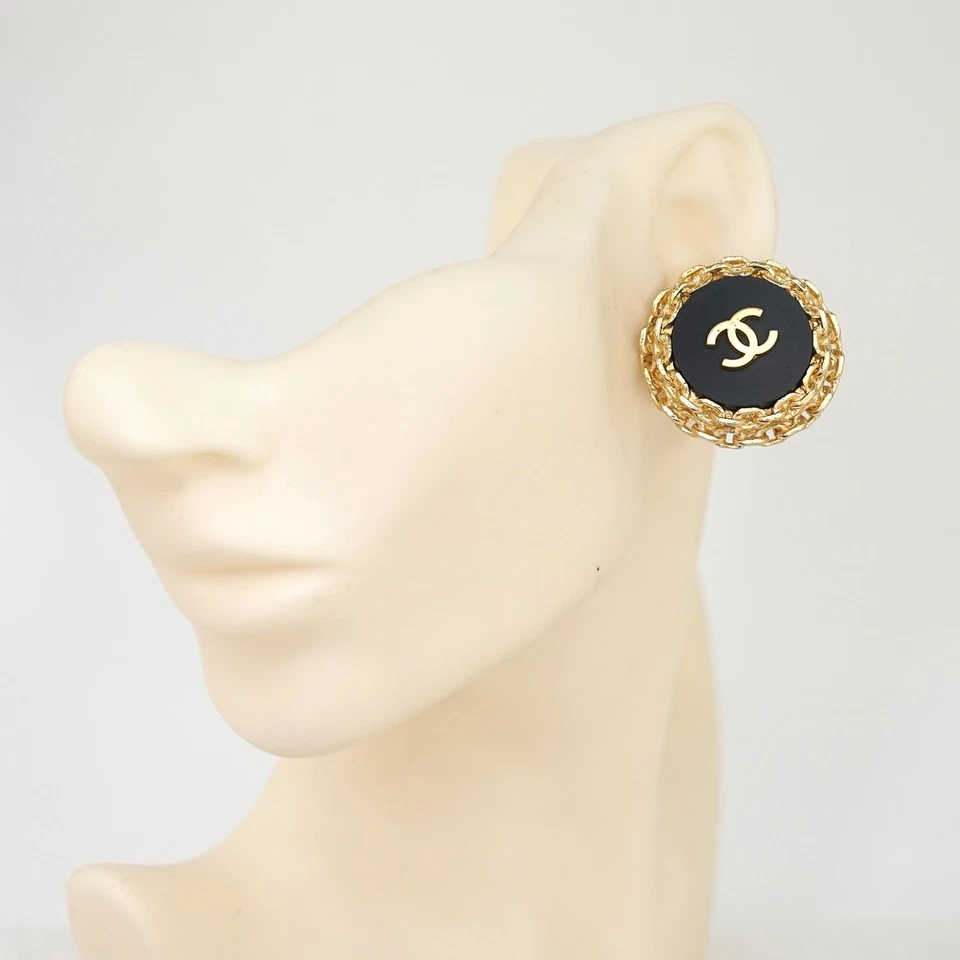 Chanel Vintage CC Round Chain Clip-On Earrings in Gold Tone
