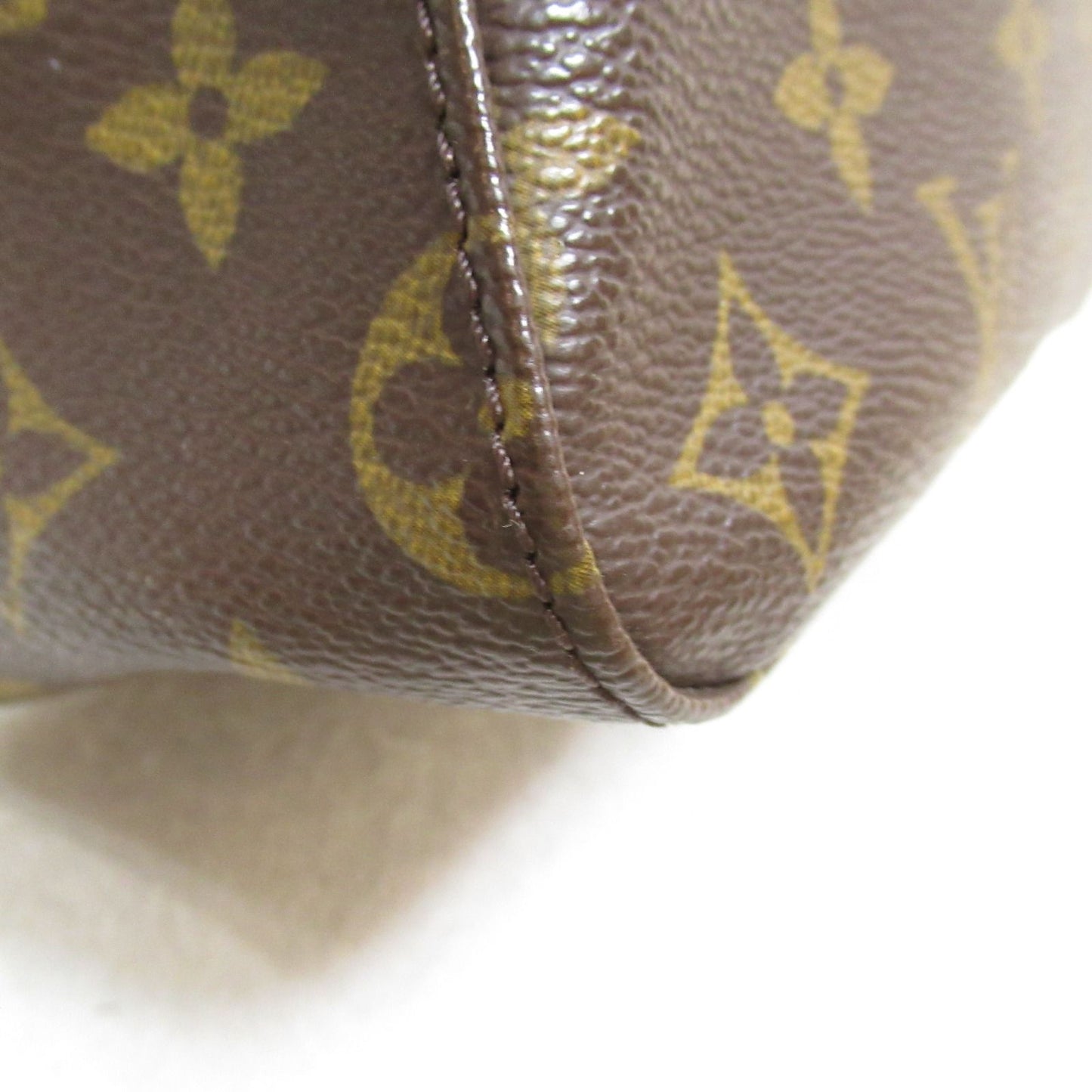 LOUIS VUITTON Shoulder Bag